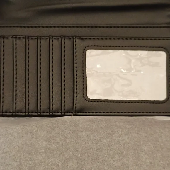 NWT🎁FREE GIFT INCLUDED🎁Steve Madden Black Wristlet with Gold Brand Logo - Picture 8 of 16